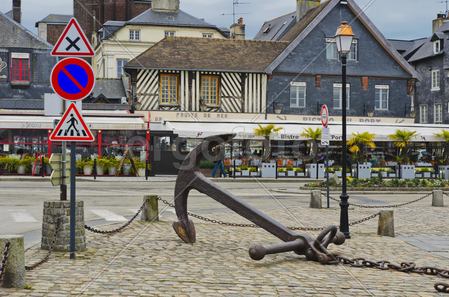 Urban landscape, the diversity of the city's architecture, urban nature or location.