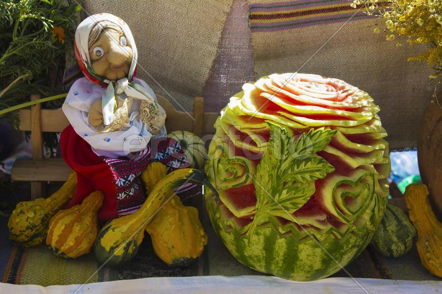 Skilled handicrafts. Fruits and vegetables at the fair