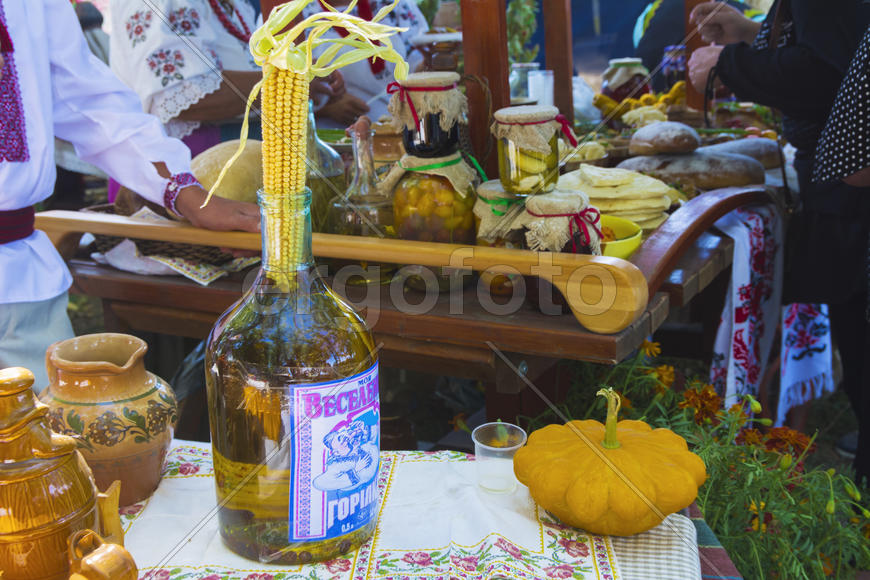 Skilled handicrafts. Fruits and vegetables at the fair