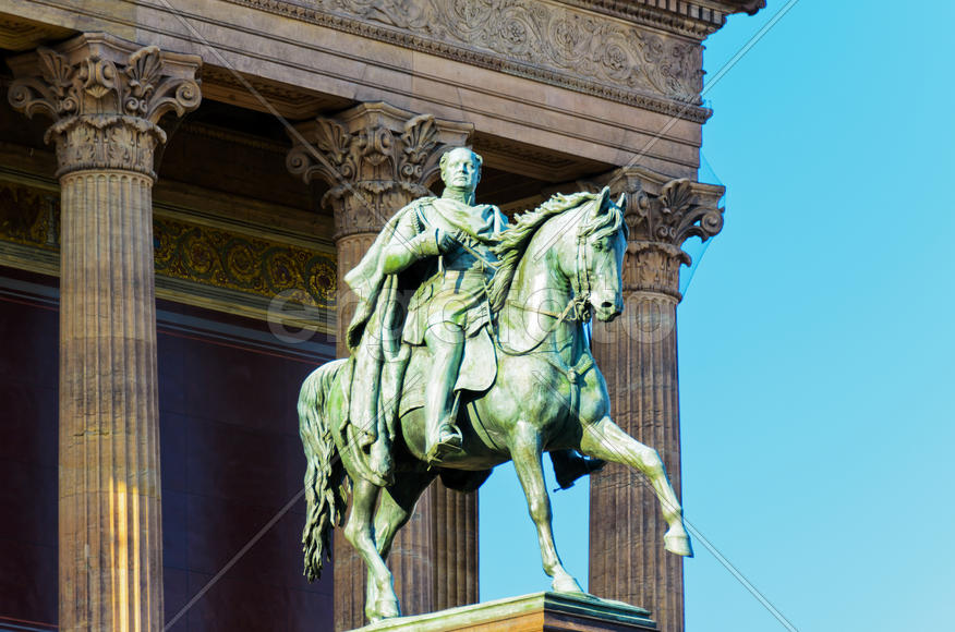 Historical monuments. Attributable to the State objects of great architectural and historical value