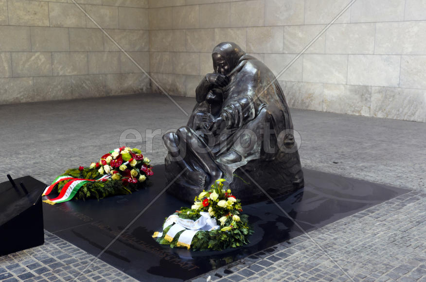 Historical monuments. Attributable to the State objects of great architectural and historical value.