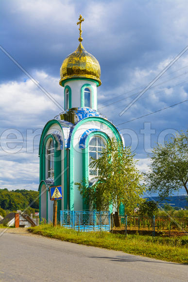 Деревенская Церковь в небольшом селе на Западной Украине