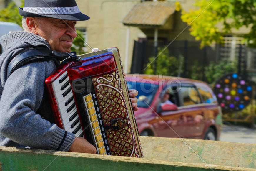 Костюмированные празднования Масленицы в селе Западной Украины