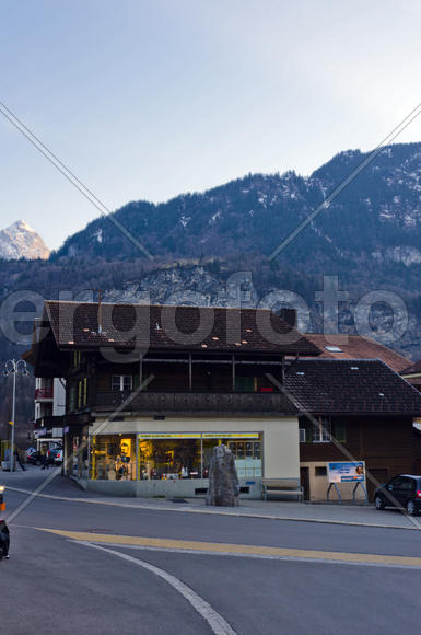 Магазин у дороги в горах