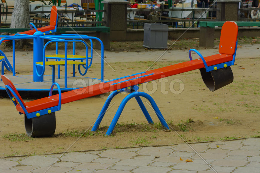 Детские качели  на ярмарке в селе Западной Украины