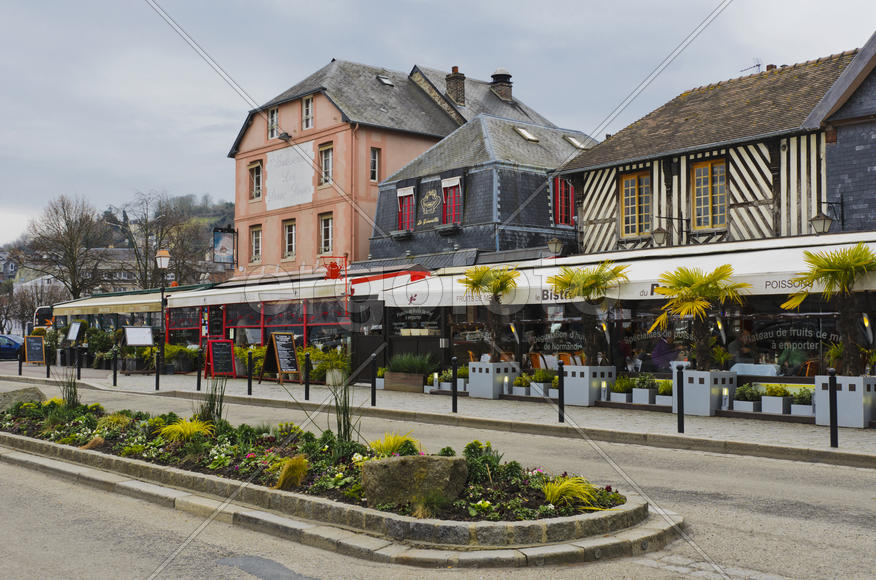 Urban landscape, the diversity of the city's architecture, urban nature or location.