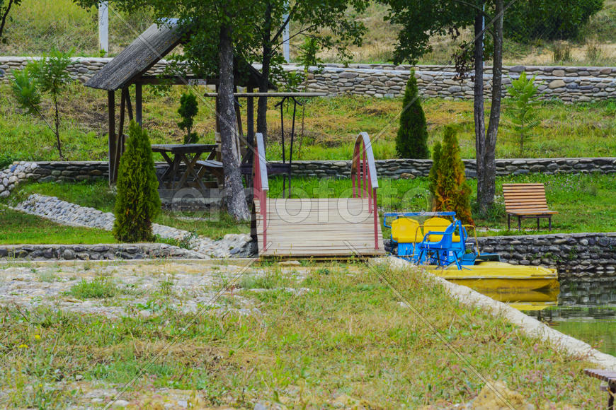 Дизйн ланшфта на территории горного озера 