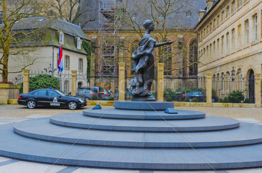 Historical monuments. Attributable to the State objects of great architectural and historical value.