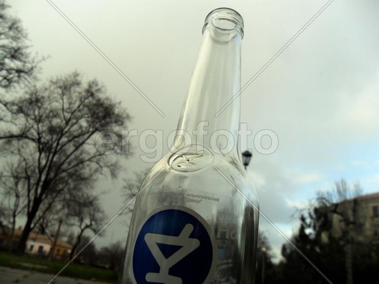 Бутылка из-под слабоалкогольного сильногазированного напитка