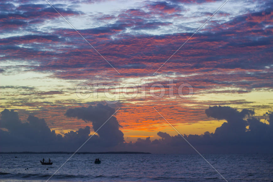 Восход солнца на Южнокитайском море