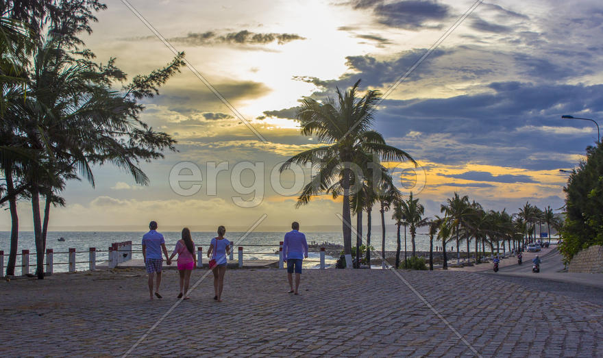 Закат солнца на Южнокитайском море