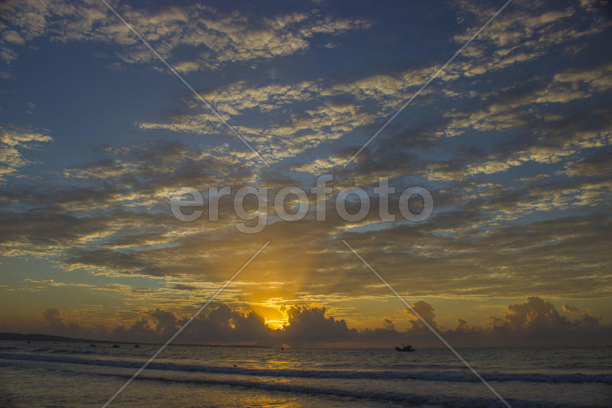 Восход солнца на Южнокитайском море