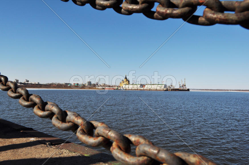 Вид на собор с реки в Нижнем Новгороде