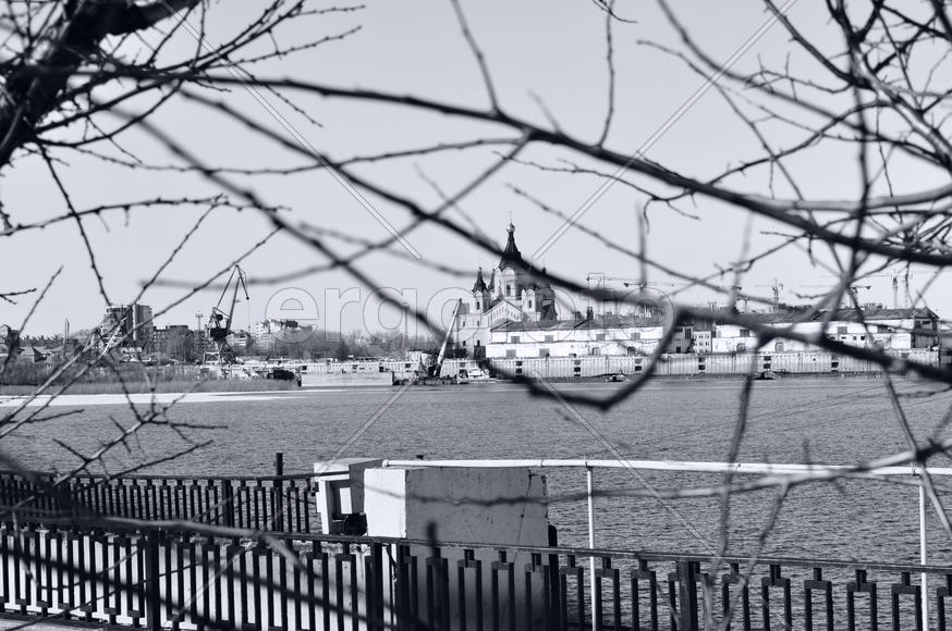 Вид на собор с реки в Нижнем Новгороде