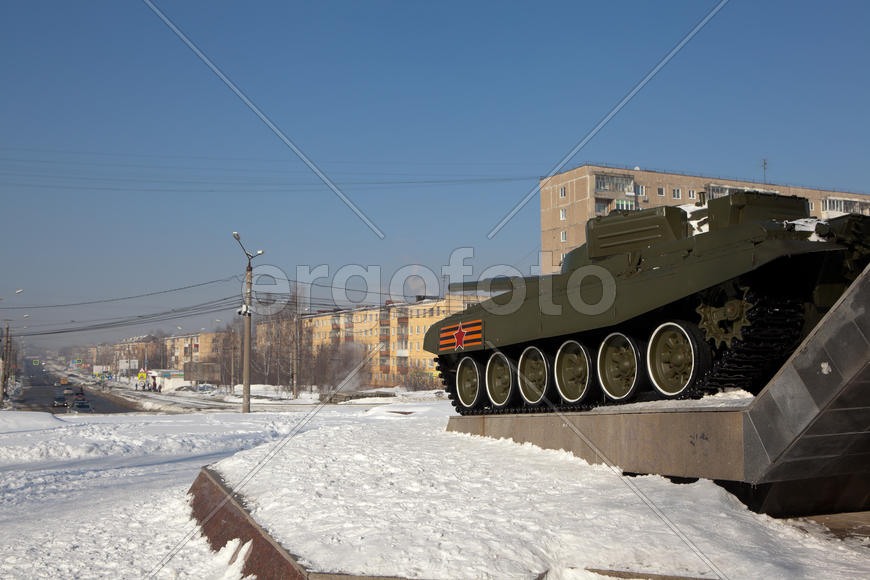 Танк Т-72 и Ленинградский проспект. Нижний Тагил. Свердловская область