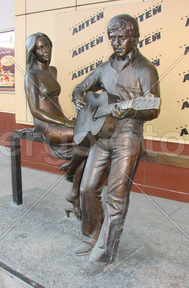 Памятник Владимиру Высоцкому и Марине Влади. Екатеринбург.