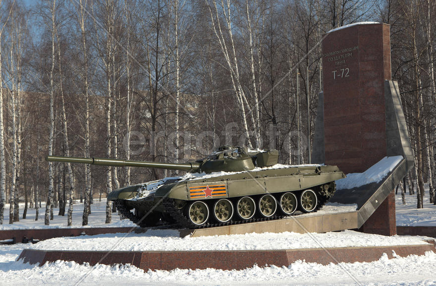Памятник Танку Т-72. Нижний Тагил. Россия.