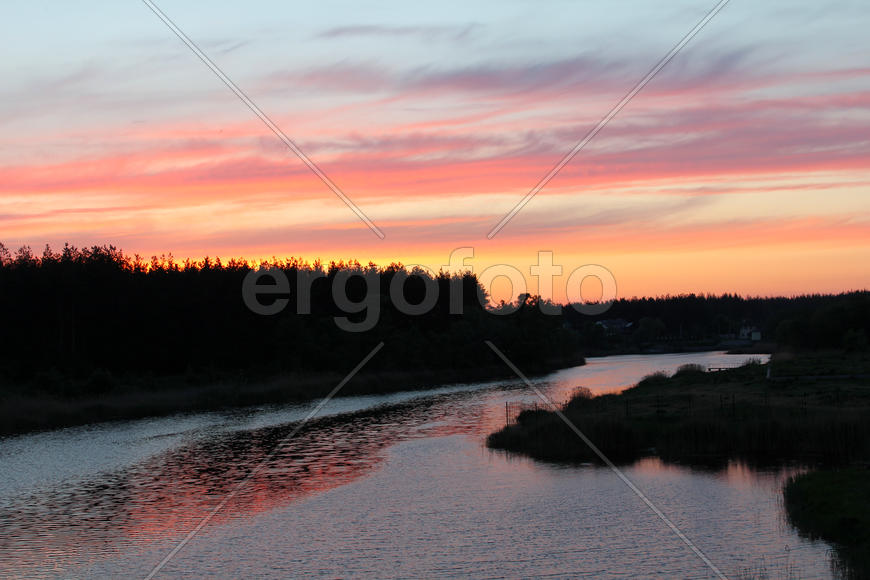Закат над рекой 