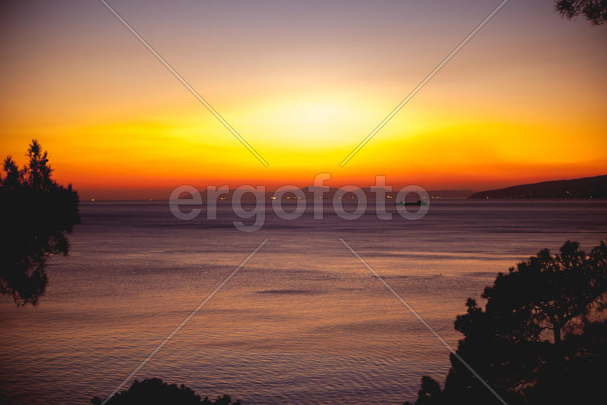 Красивый закат на черном море