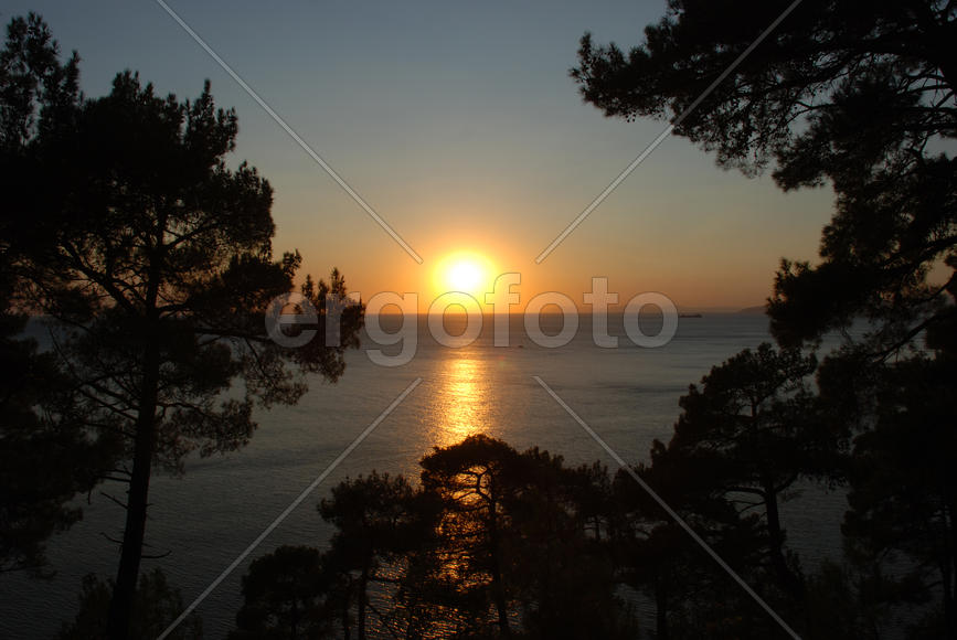 Красивый закат на черном море