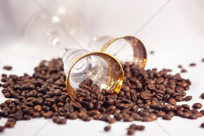 Кофейный фон и бокалы