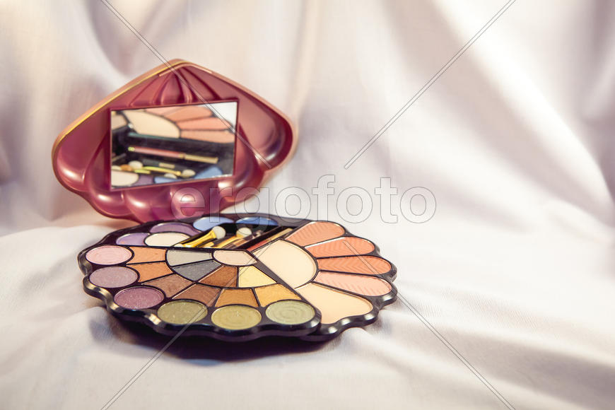 Косметика для женщин