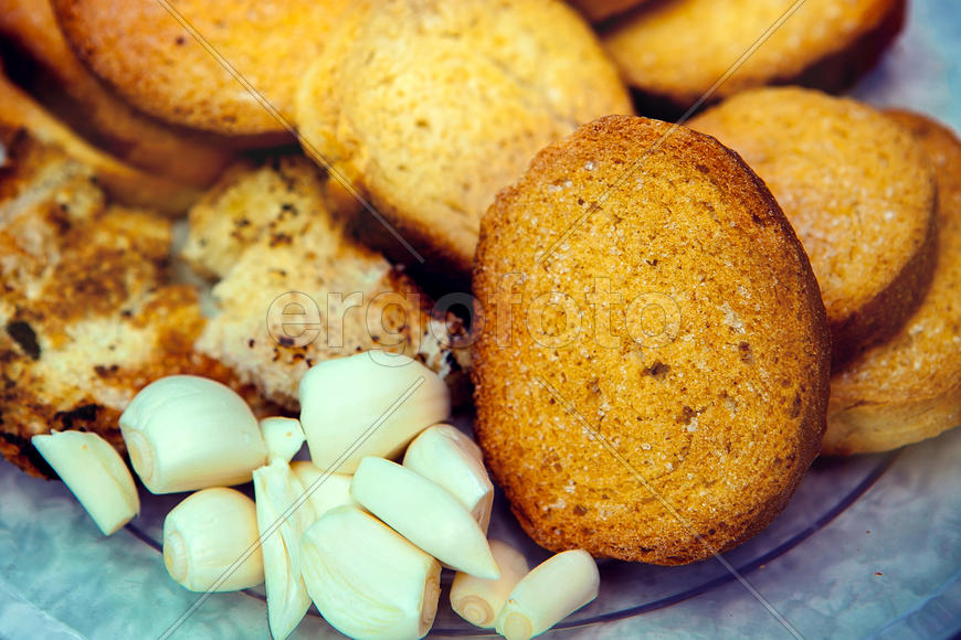 Сухари  и чеснок