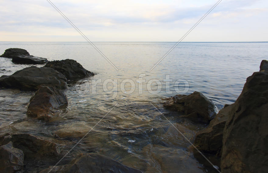 Камни и море