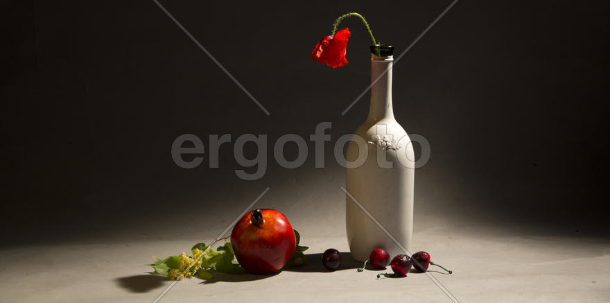 Натюрморт с гранатом