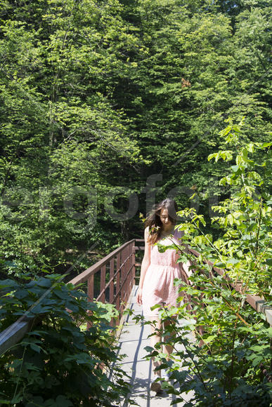 Пейзаж с девушкой