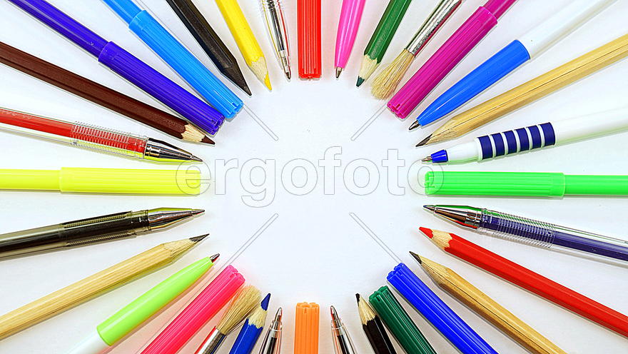 Натюрморт с канцтоварами 