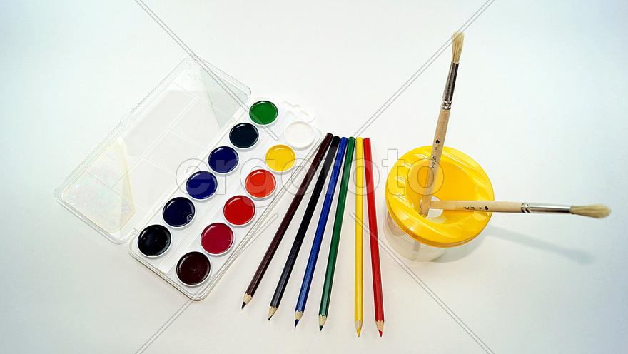 Натюрморт с красками 