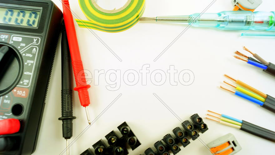 Натюрморт с электроприборами 