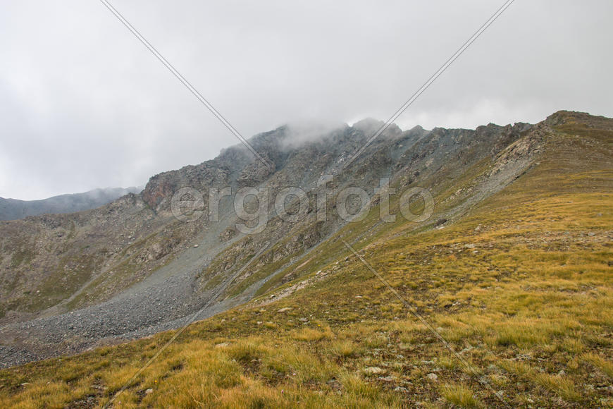 Горы касаются неба