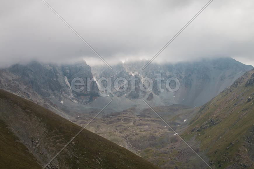 Горы в облаках