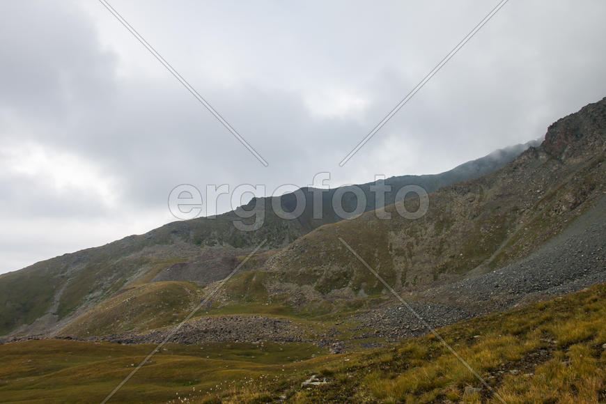 горы под небом