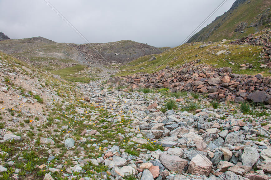 Горное сухое русло реки