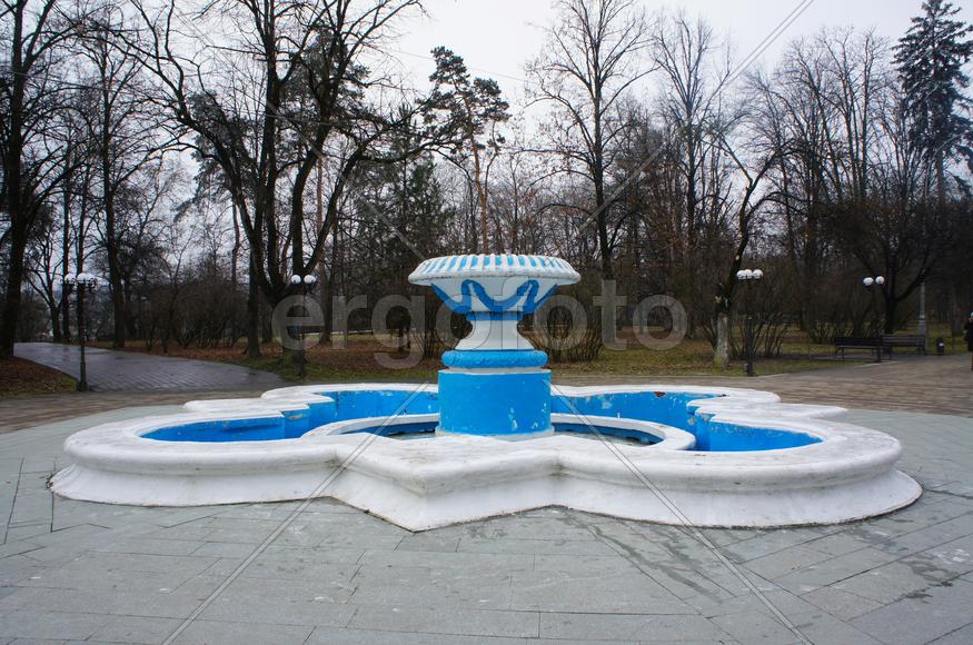 Фонтан в парке