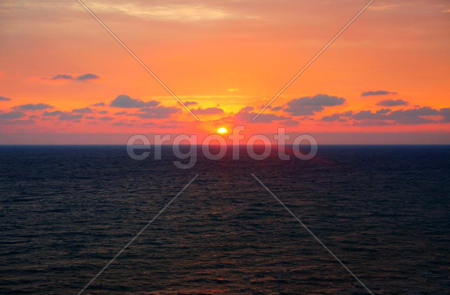 Закат над морем