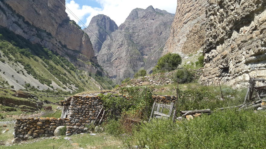 Старые поселения в селе Эль-тюбю, в Кабардино-Балкарии