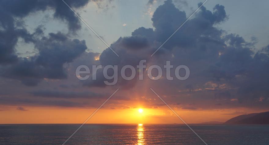 Закат над морем