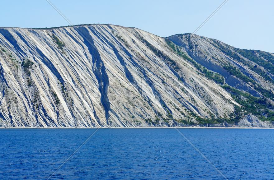 Скалистый берег