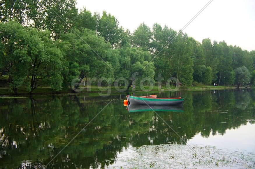 Лодки на пруду