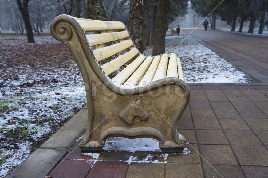 Скамья в парке