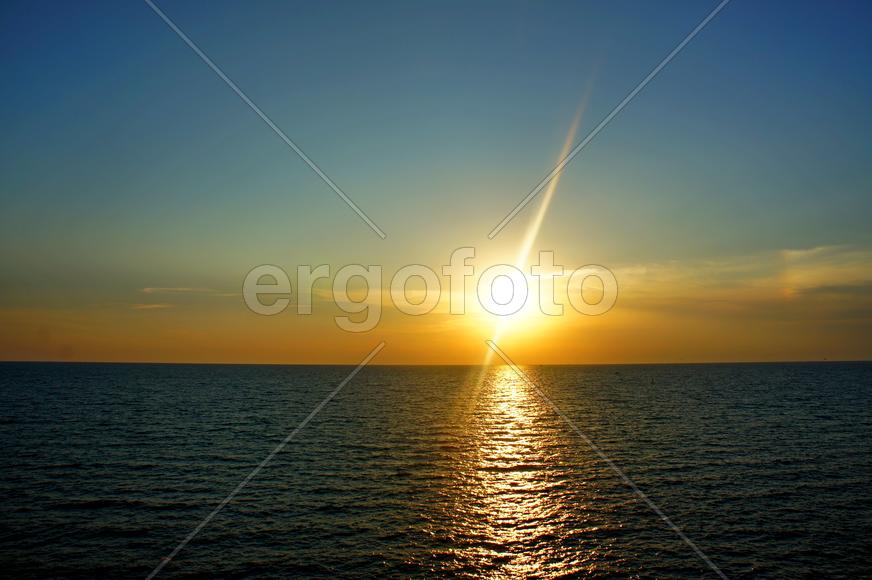 Закат над морем