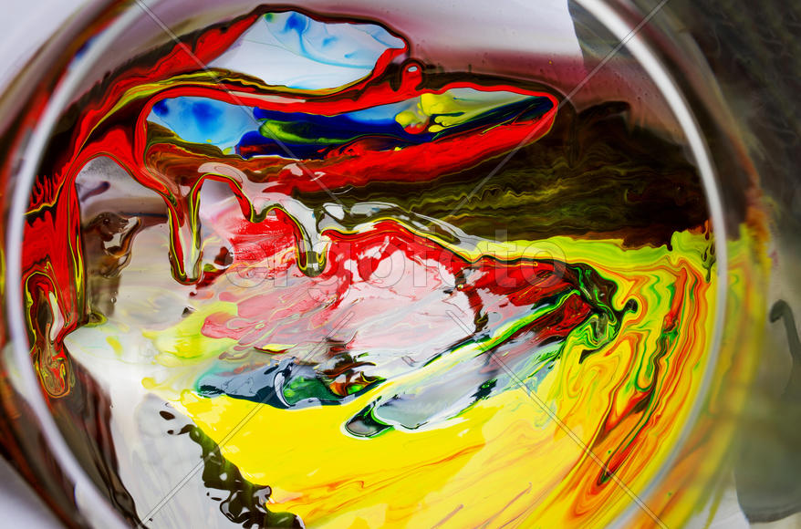 Хаотично разлитые краски 