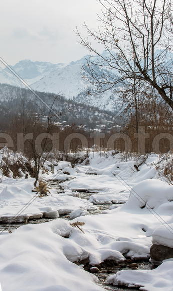 Снегопад в горах.