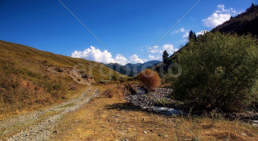 Дорожка по ущелью.