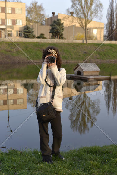 Девушка с фотоаппаратом