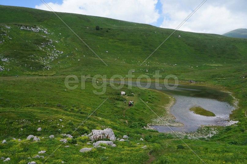 Озеро в Горах . 